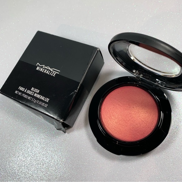 MAC Mineralize Blush Petal Power - Picture 1 of 5